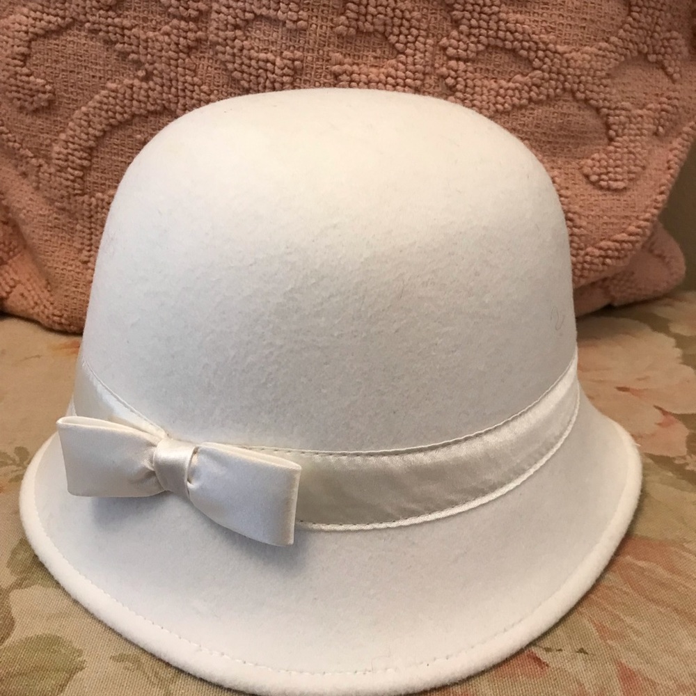 Girls White Derby Flapper Hat in Perfect Condition